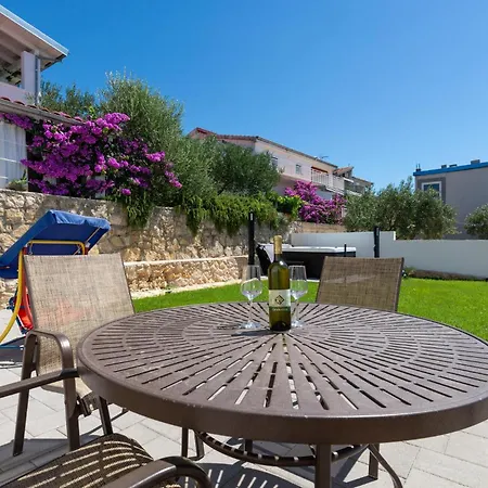 Holiday home 3 Bedroom Beautiful In Maslenica