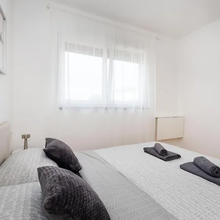3 Bedroom Beautiful In Holiday home Maslenica